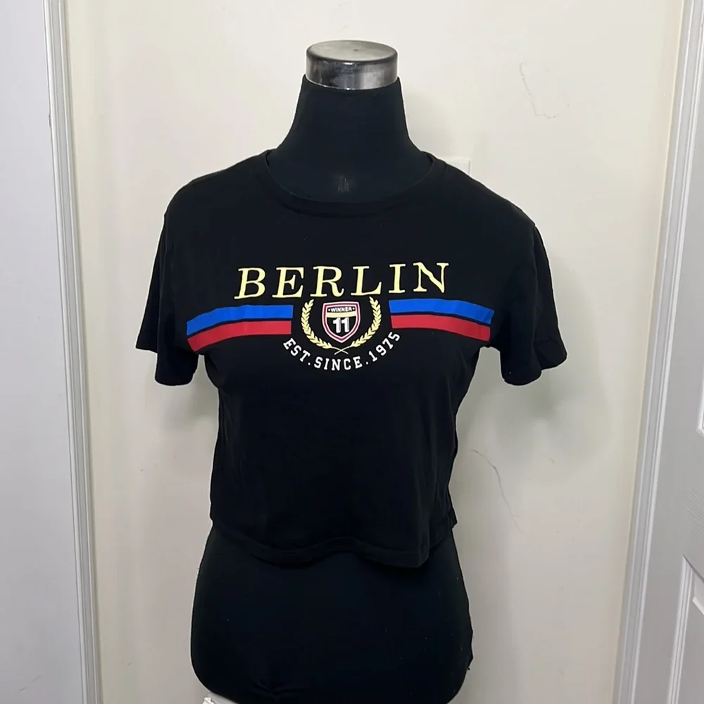 Berlin Graphic Print Black Crop Baby Tee Top Size XS - Picture 4 of 7
